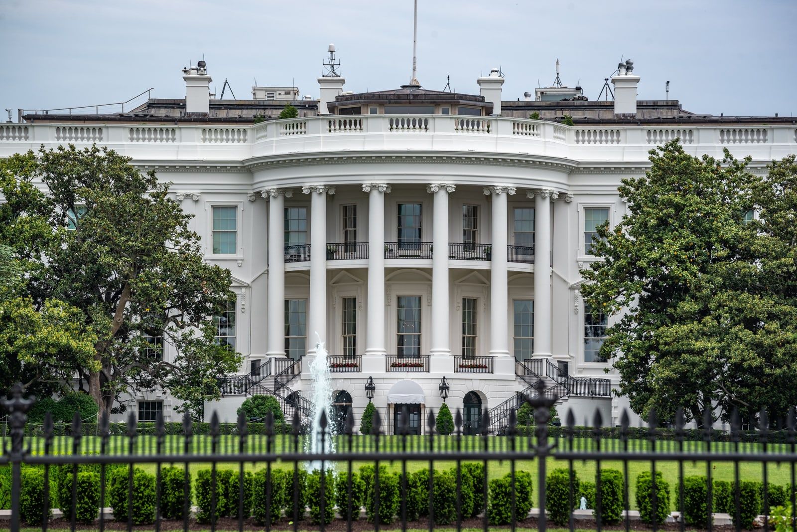 The White House seen from the lawn