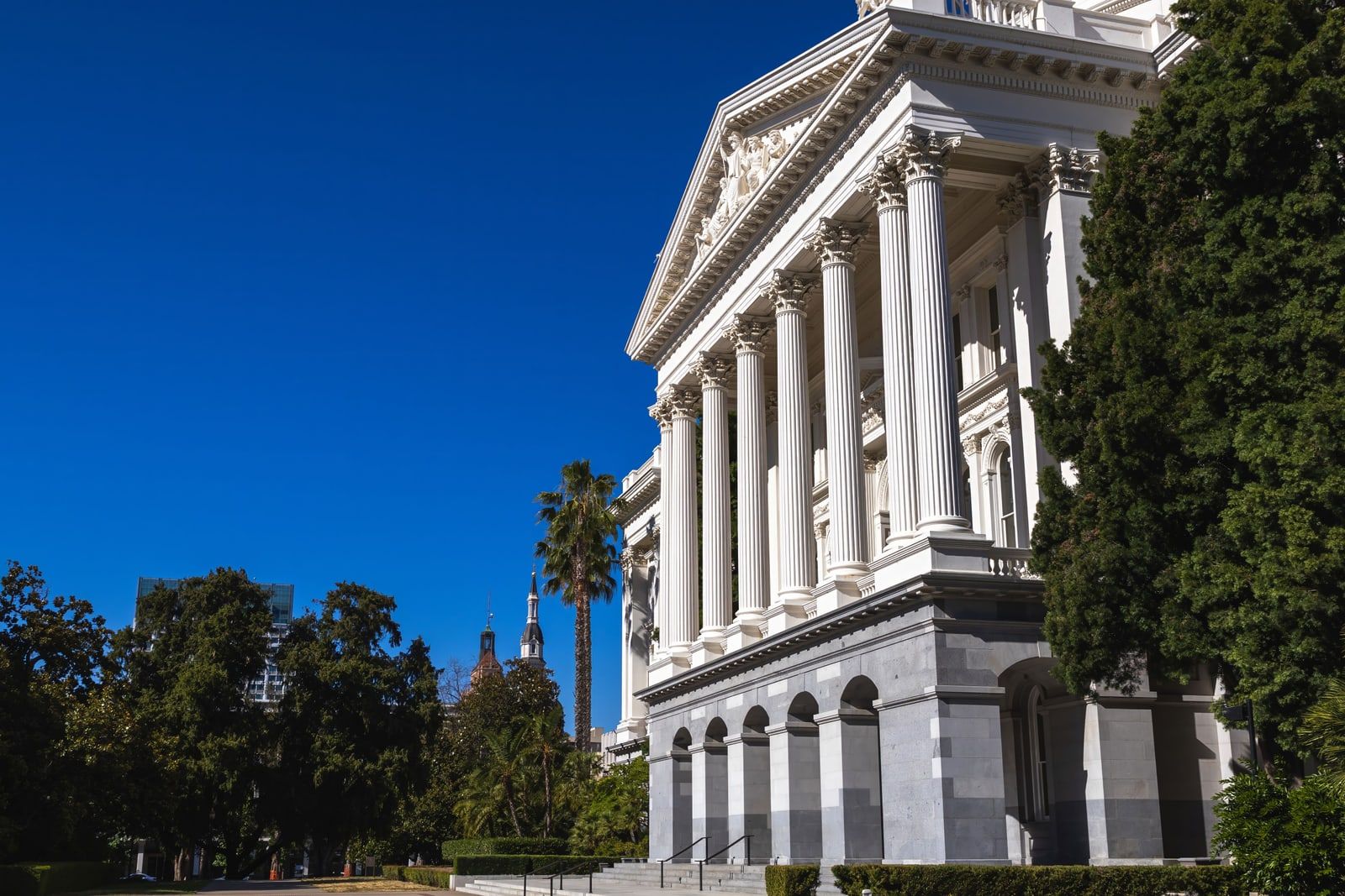 The exterior of the California State Capitol building.