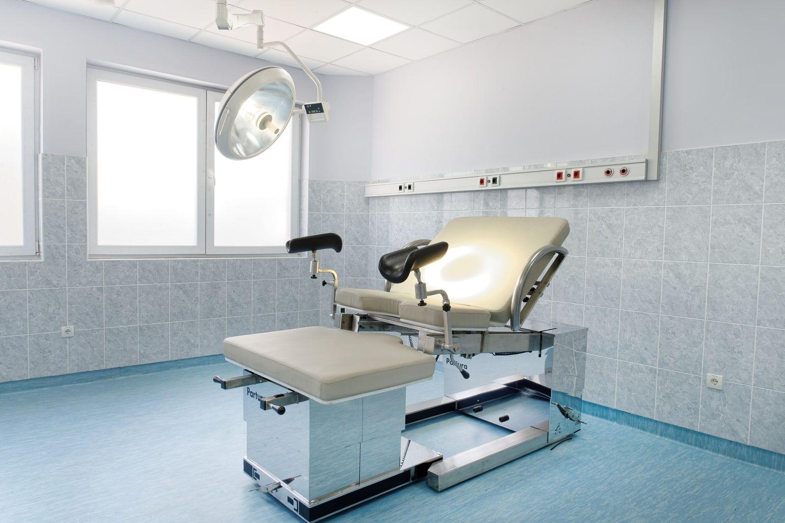 An empty hospital examination room.