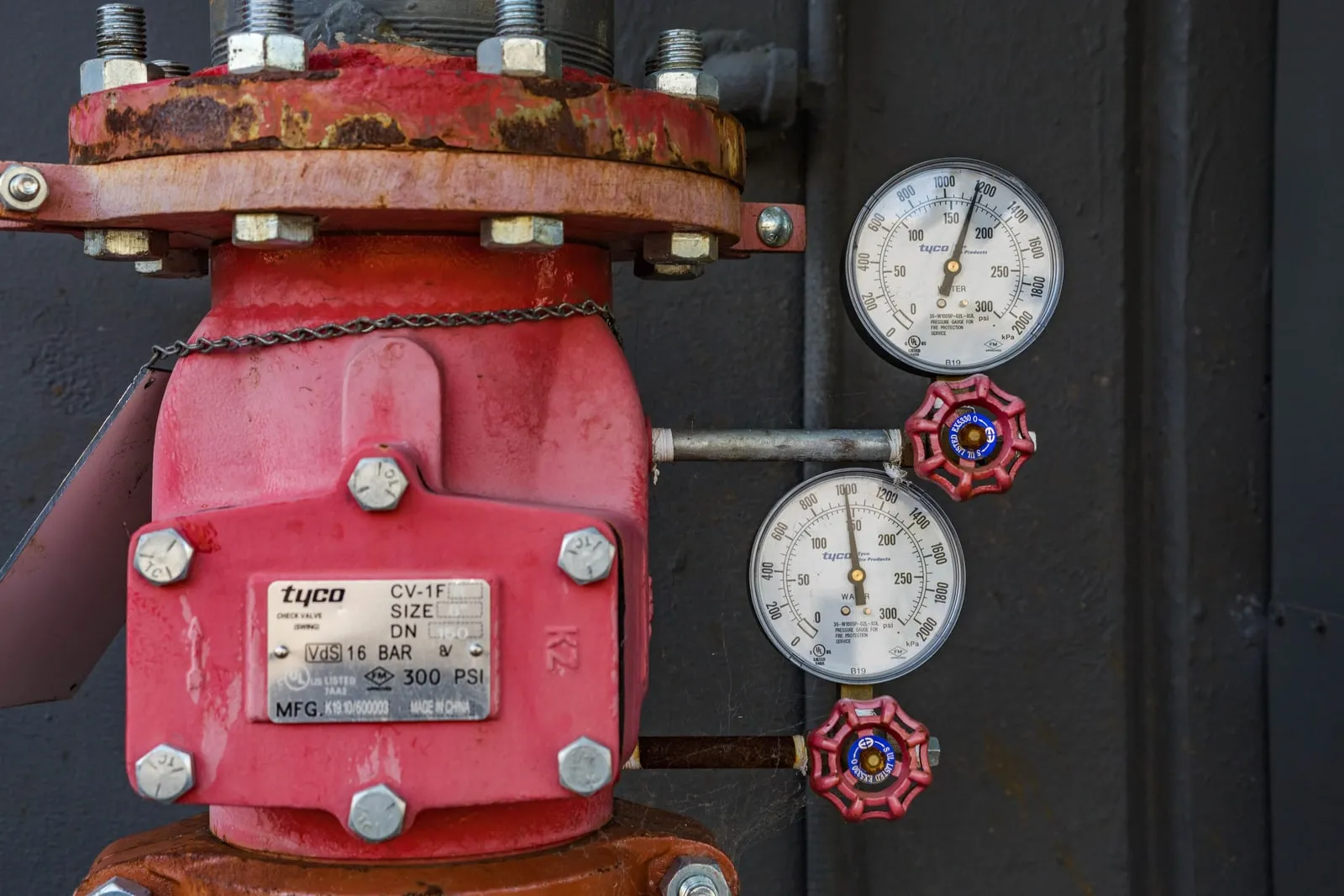 Natural gas pipeline valves and pressure gauges