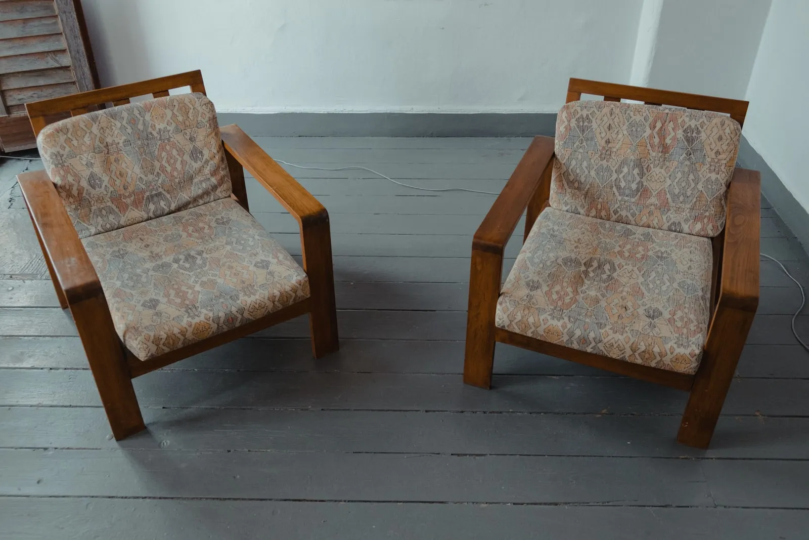 Two empty chairs facing each other in a room