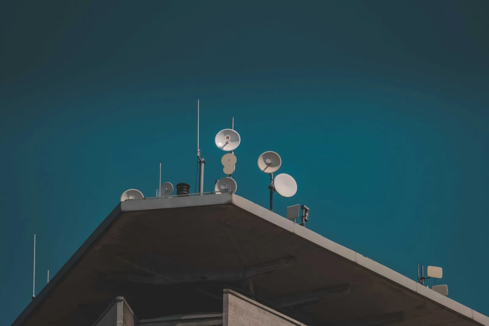 Antenna dishes on a building rooftop